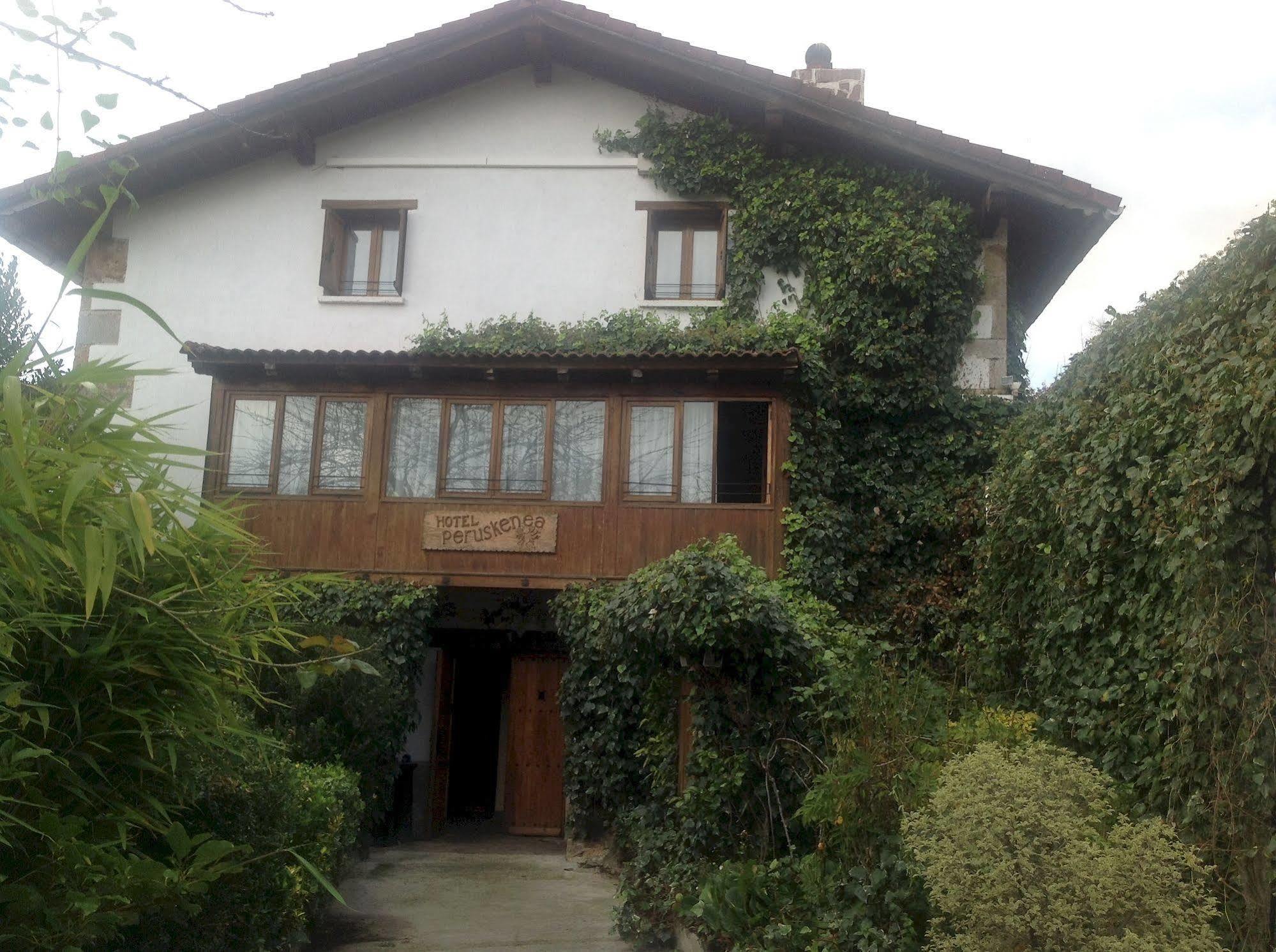 Hotel Peruskenea Jaunsaras Exterior foto